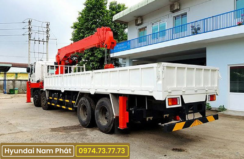 Xe Tải Hyundai HD320 4 Chân Gắn Cẩu Unic 5 Tấn 3 Khúc URV553